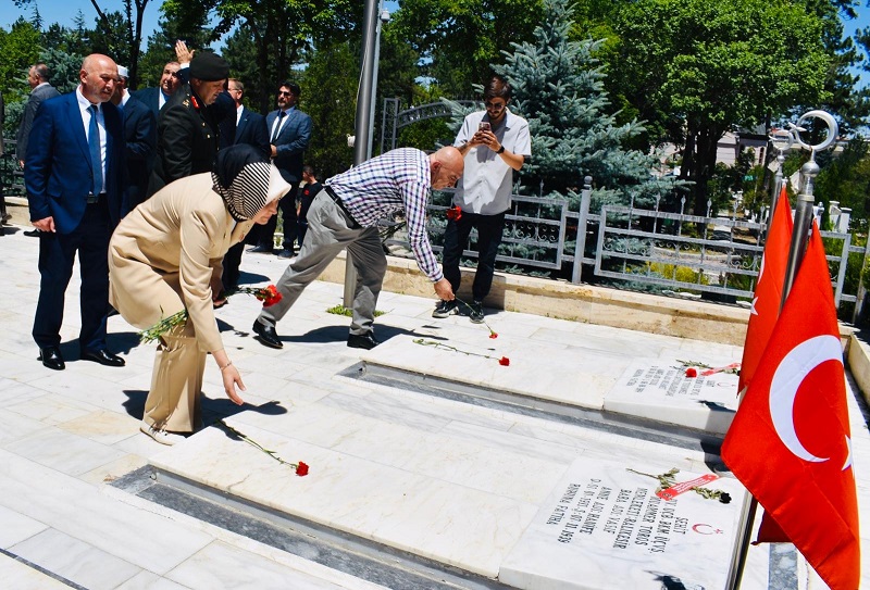 YÖNETİM KURULU BAŞKANIMIZ MEHMET MÜHSÜRLER KURBAN BAYRAMINDA AZİZ ŞEHİTLERİMİZİ UNUTMADI
