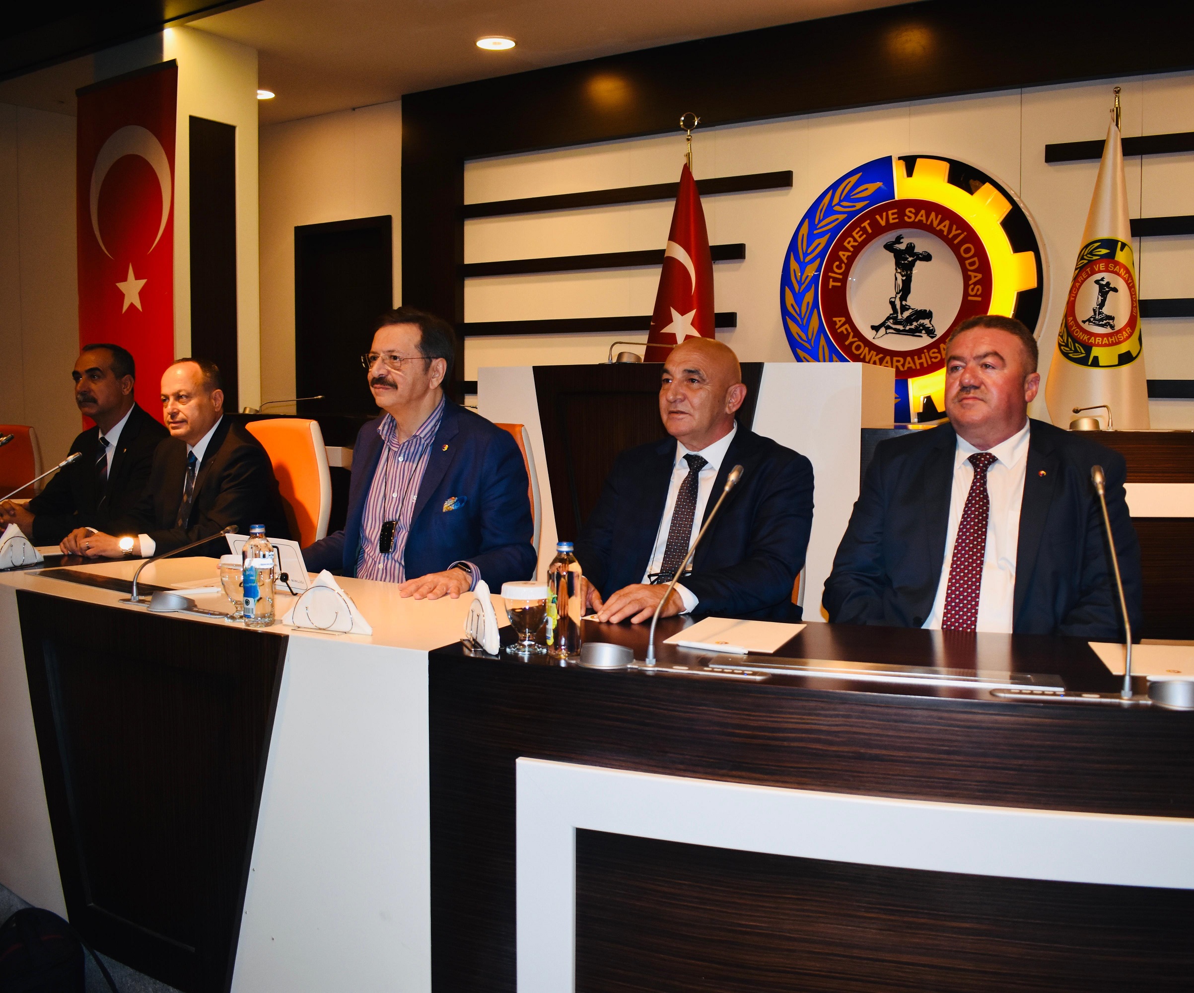 İSTİŞARE TOPLANTIMIZ TOBB BAŞKANIMIZ M.RİFAT HİSARCIKLIOĞLU'NUN KATILIMLARIYLA GERÇEKLEŞTİ