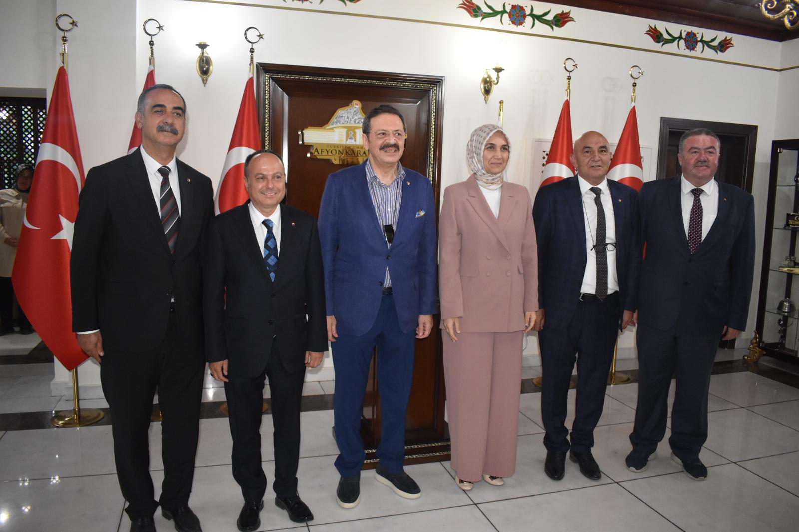 TOBB BAŞKANIMIZ M.RİFAT HİSARCIKLIOĞLU İLE VALİ KÜBRA GÜRAN YİĞİTBAŞI'NA ZİYARET 