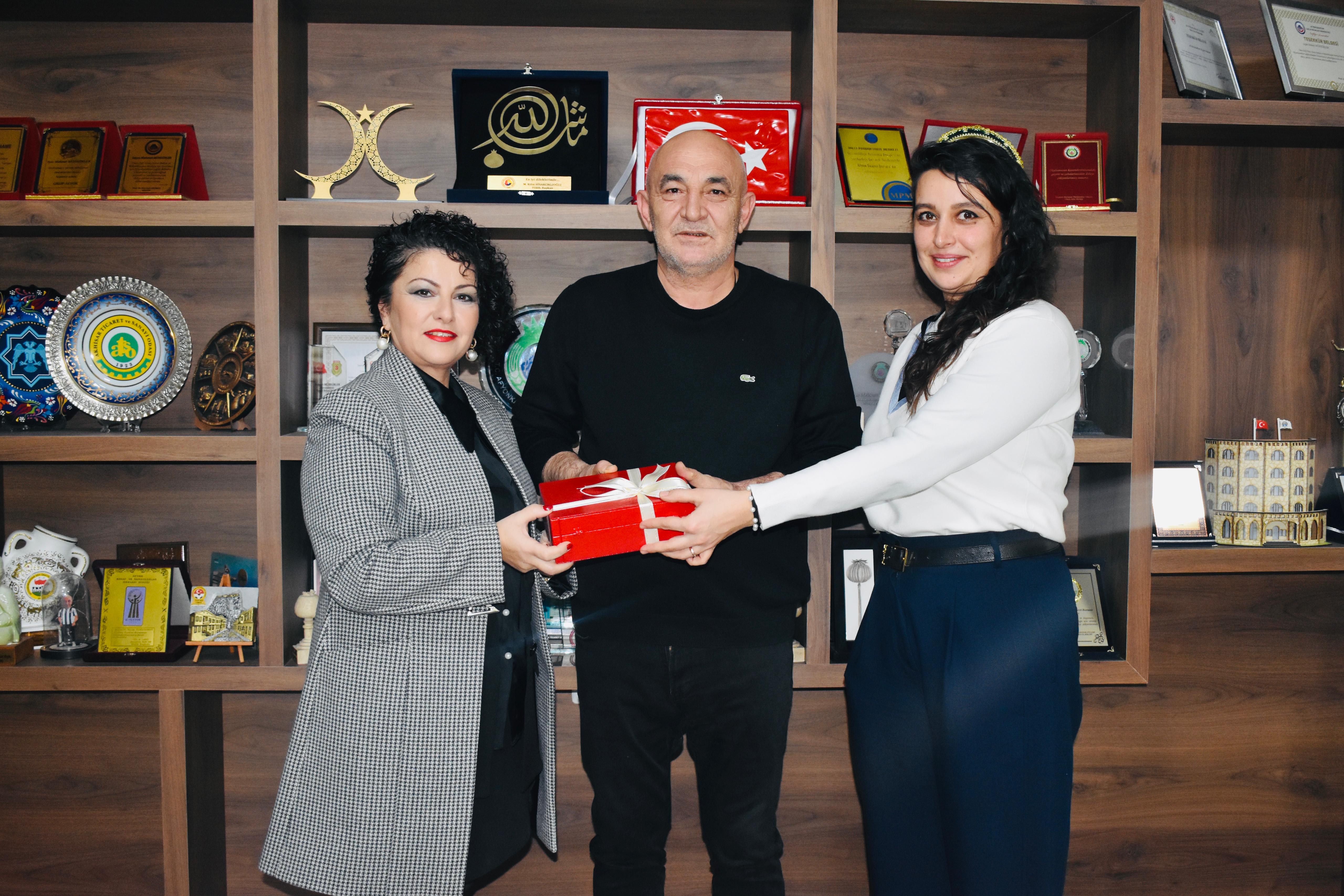 BAŞKAN MÜHSÜRLER, KADIN GİRİŞİMCİLER KURULUNU AĞIRLADI